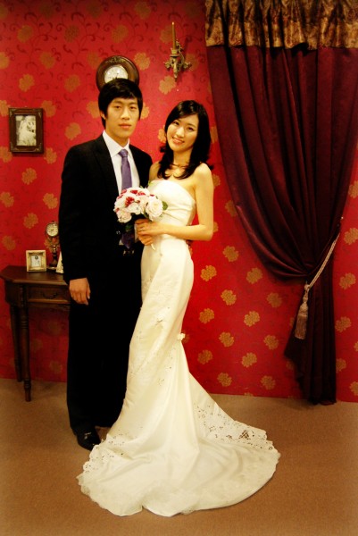 新郎新娘新婚礼服图片(22张)