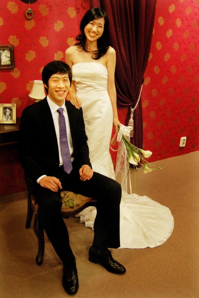 新郎新娘新婚礼服图片(22张)