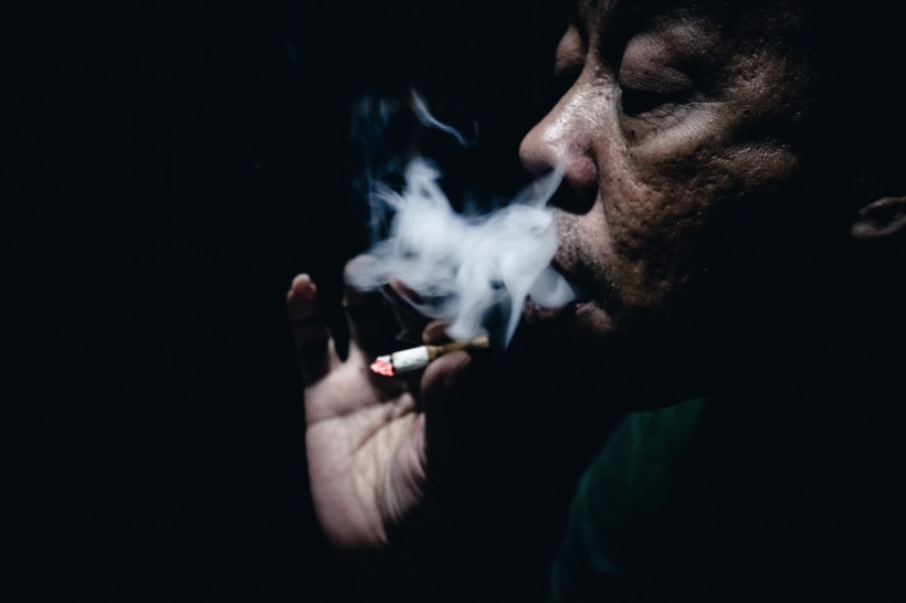 吸烟的男士图片(17张)
