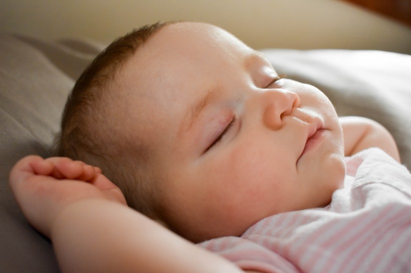 正在睡觉的婴儿图片(12张)