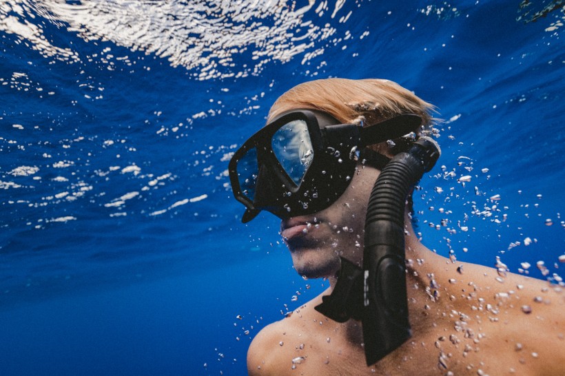 自由潜水的潜水爱好者图片(9张)