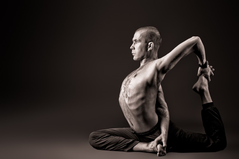 做瑜伽的男人图片(14张)