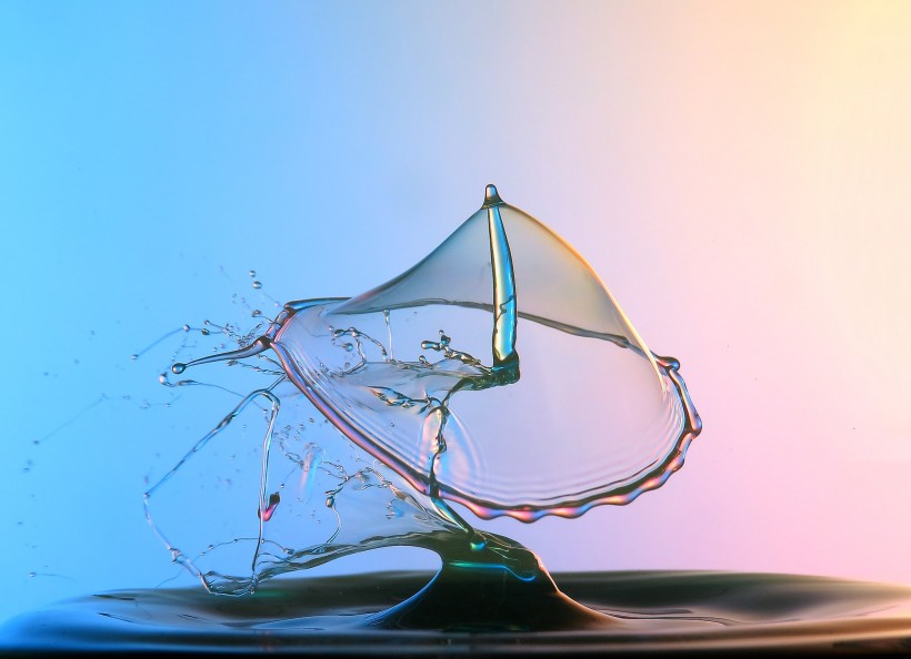 水滴喷撞伞型水花图片(11张)