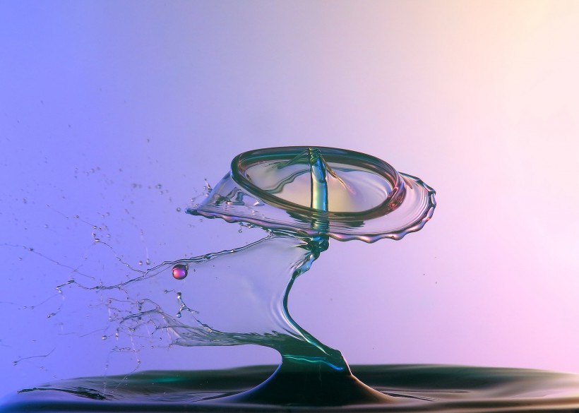 水滴喷撞伞型水花图片(11张)
