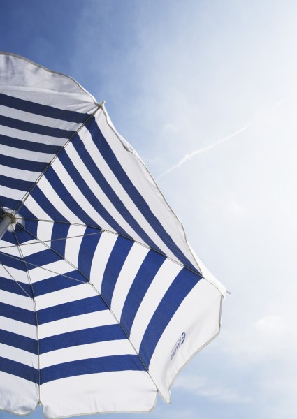 夏日清新素材游泳圈遮阳伞图片(14张)
