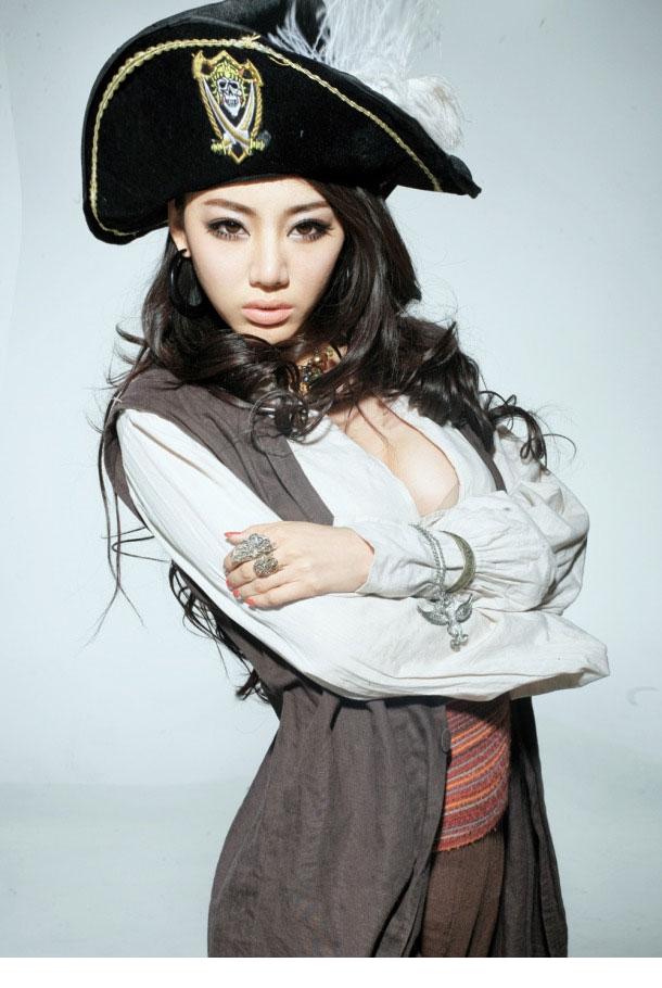 美女版加勒比海盗妩媚性感