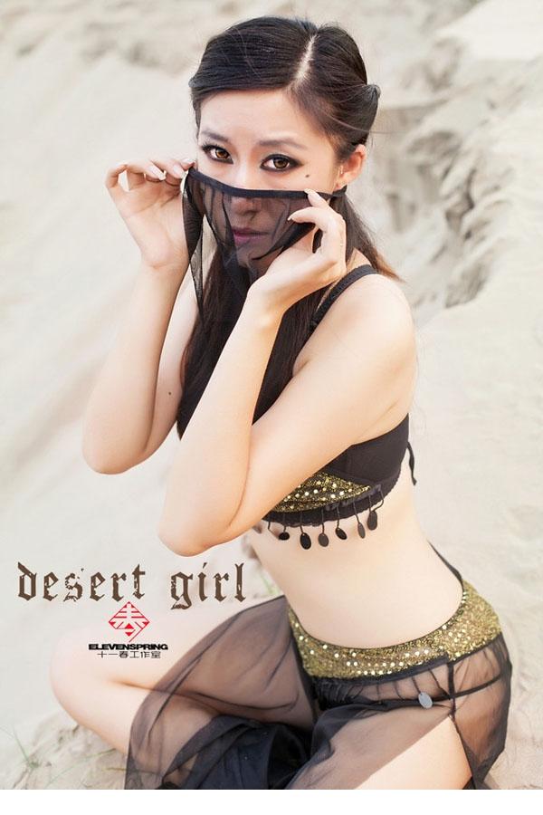 沙漠女郎透明薄纱性感难遮白皙肌肤