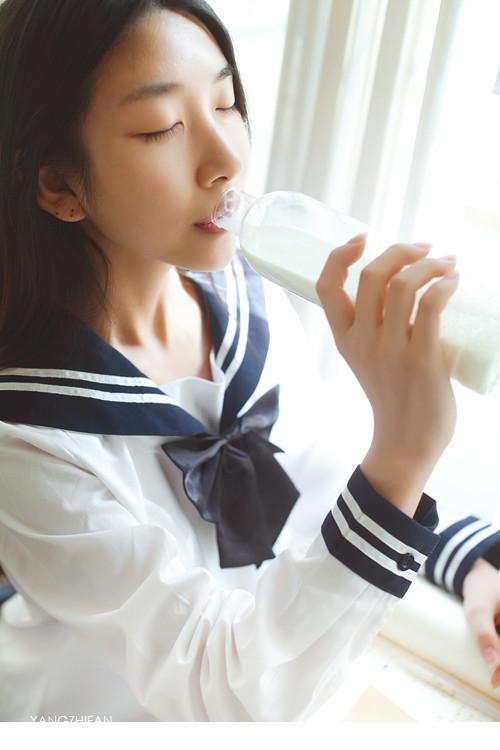 清纯学妹校园清新甜美风
