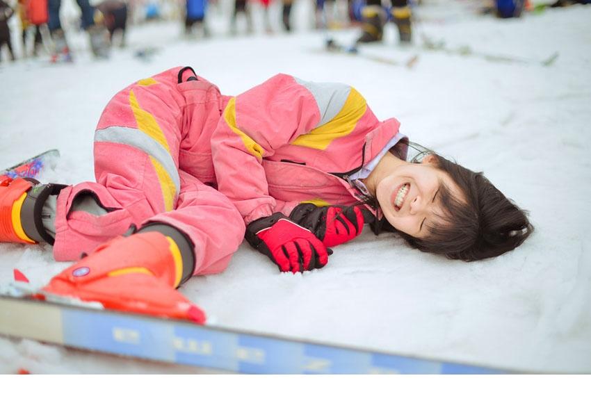 滑雪场的清新可爱萌妹纸