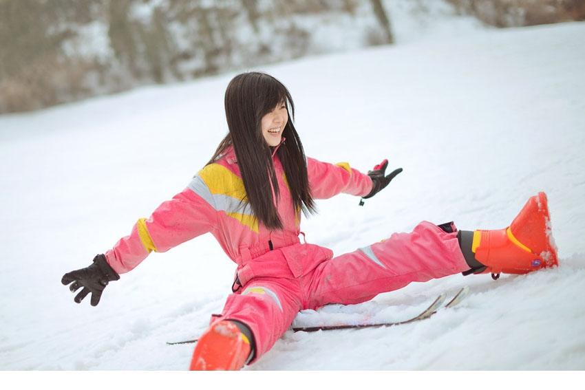 滑雪场的清新可爱萌妹纸