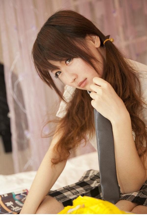 90后调皮女生青春学生装诱惑