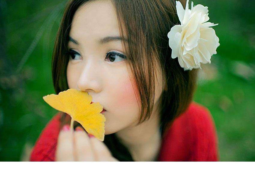 清纯红衣少女荒野迷人美图