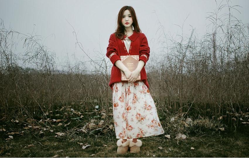 清纯红衣少女荒野迷人美图