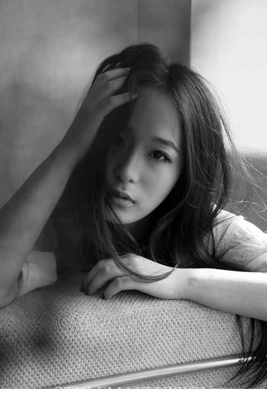 清纯气质MM透视衬衫下的诱人美躯
