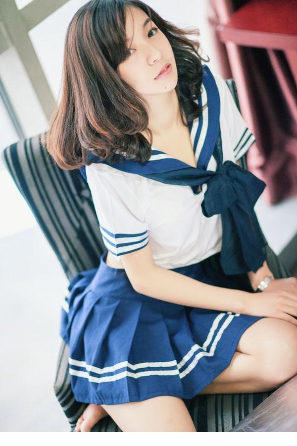 90后美女诱人学生装装迷人瞳孔