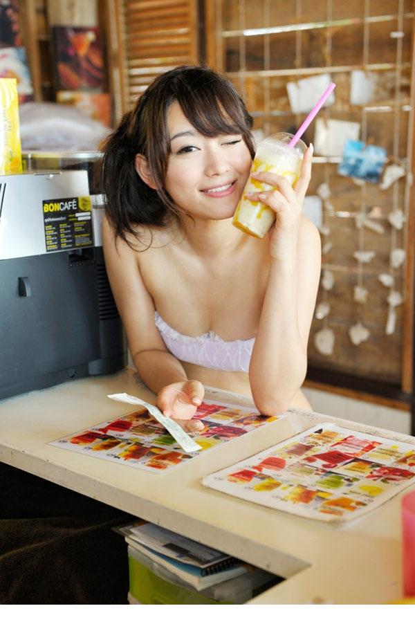 女优西野翔性感比基尼难遮诱人三点