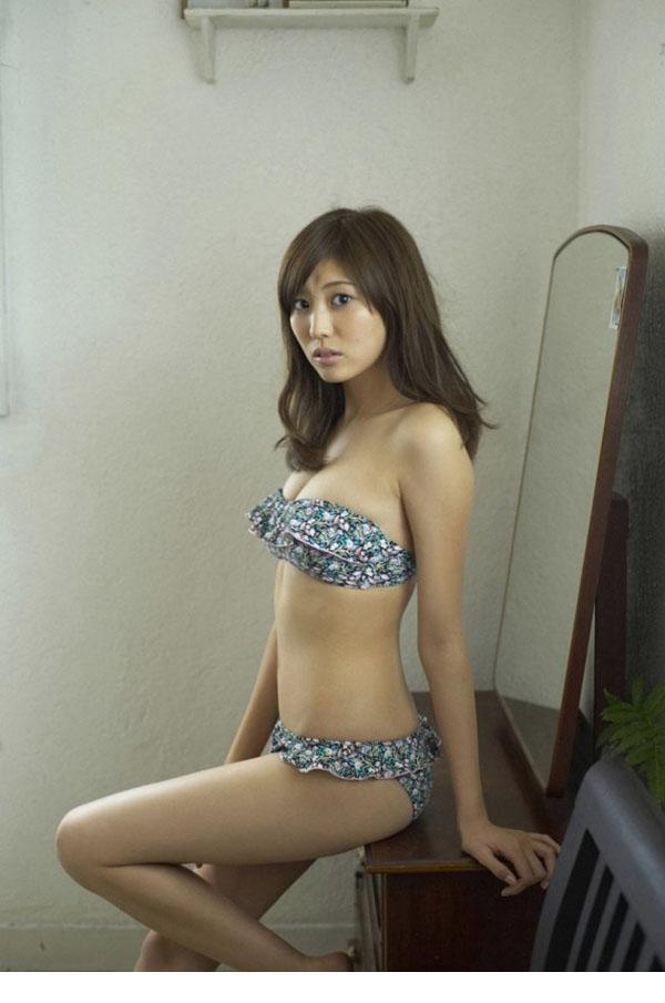 90后嫩MM岩崎名美迷人身材性感写真