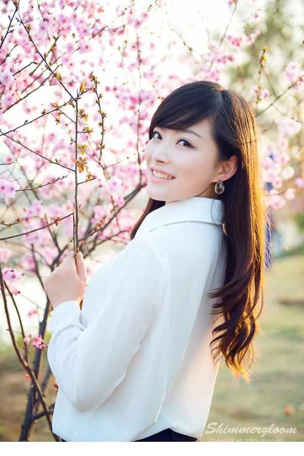 性感美腿MM优雅PK油菜花