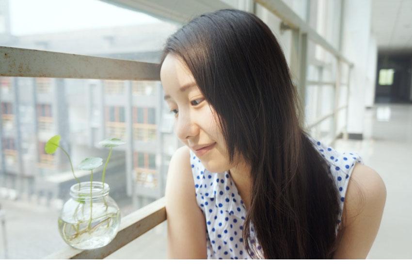 90后小美女清纯花裙子怡人美图