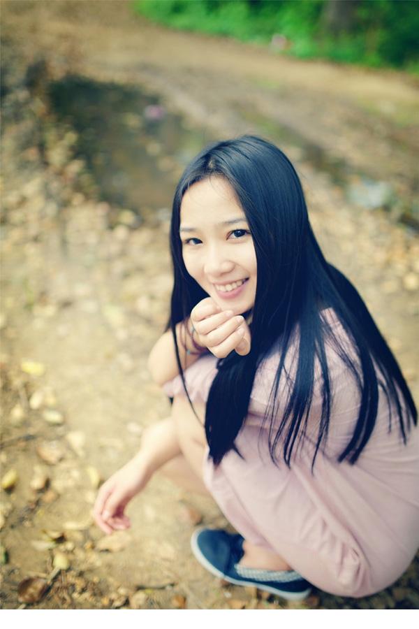 粉色小女生纯纯笑容秒杀人