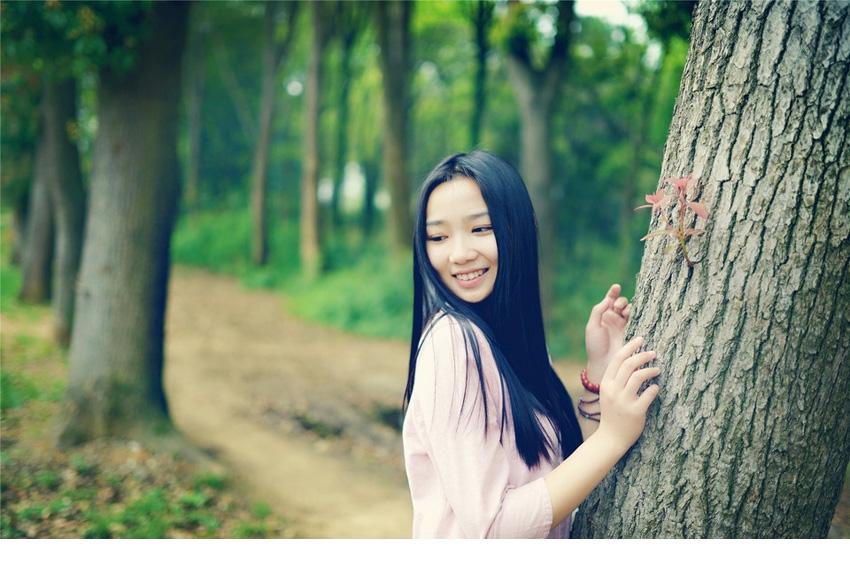 粉色小女生纯纯笑容秒杀人