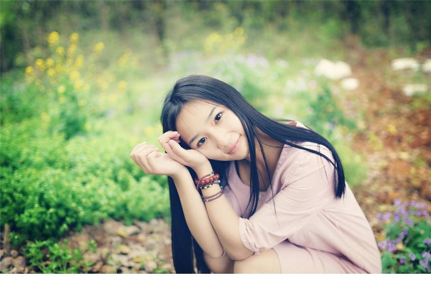 粉色小女生纯纯笑容秒杀人