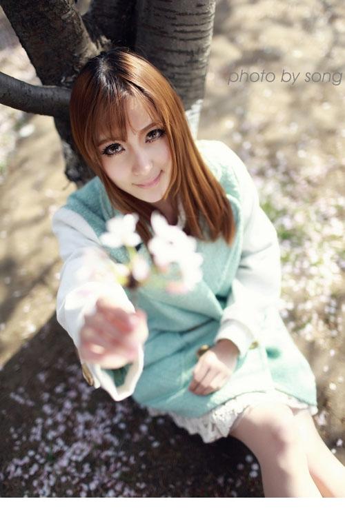公园邂逅温雅气质美女