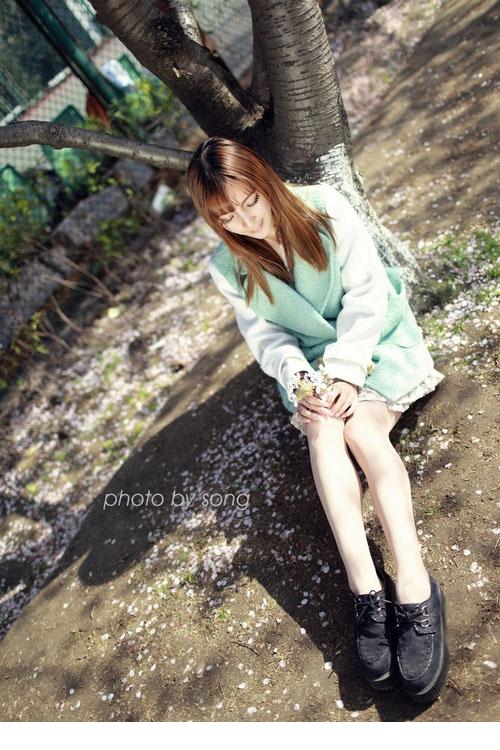 公园邂逅温雅气质美女