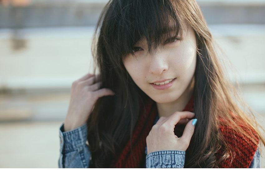 乖巧甜美型MM散发清纯迷人气质