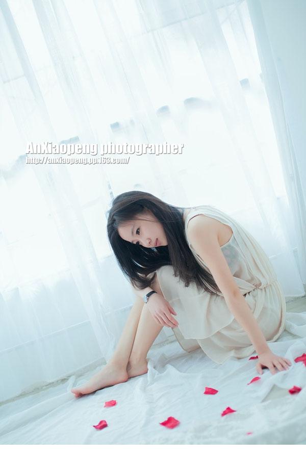 漂亮小美女清纯气质私房写真