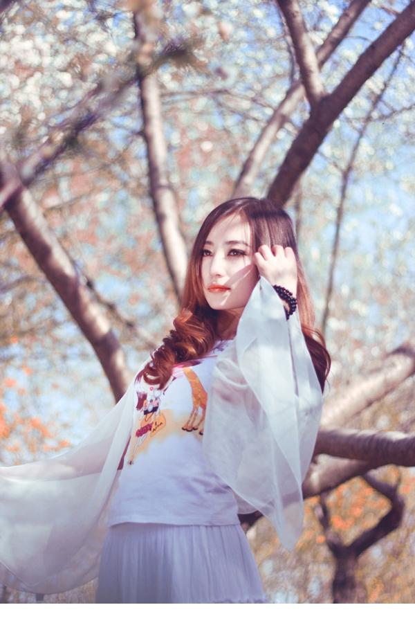 春暖花开里的清新甜美MM