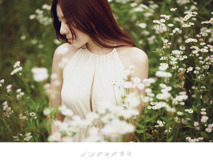 幽兰气质美女甜美笑靥