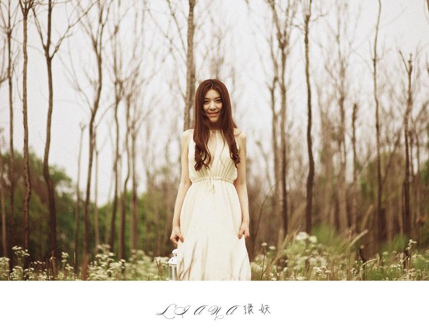 幽兰气质美女甜美笑靥