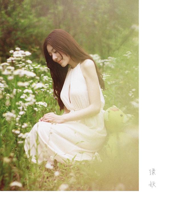 幽兰气质美女甜美笑靥