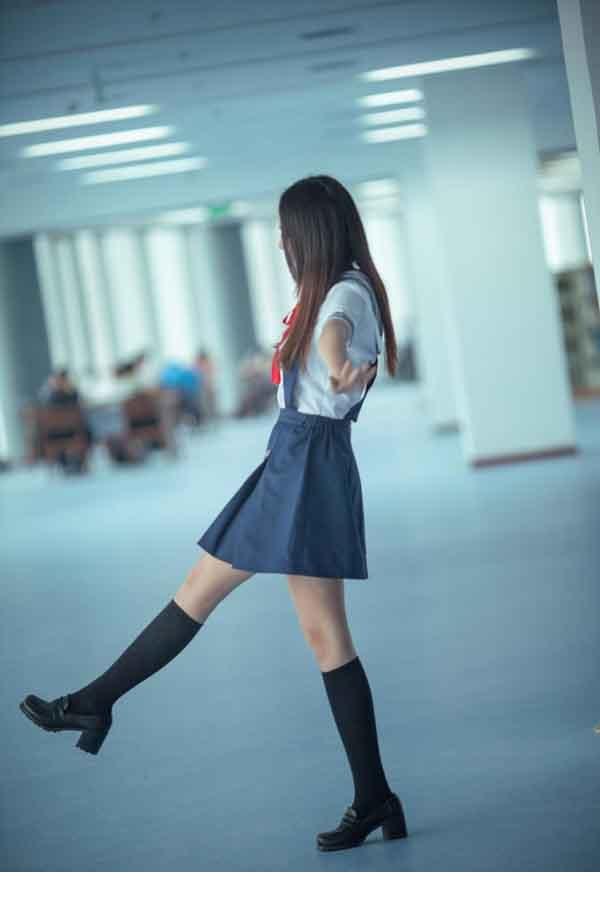 甜美校花MM气质水手服写真