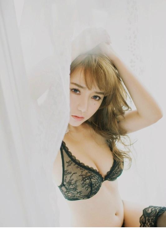 忧伤小美女性感内衣私房照