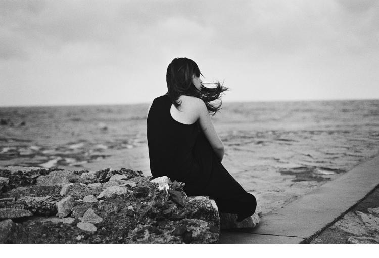 跟美女一起享受海风拂面