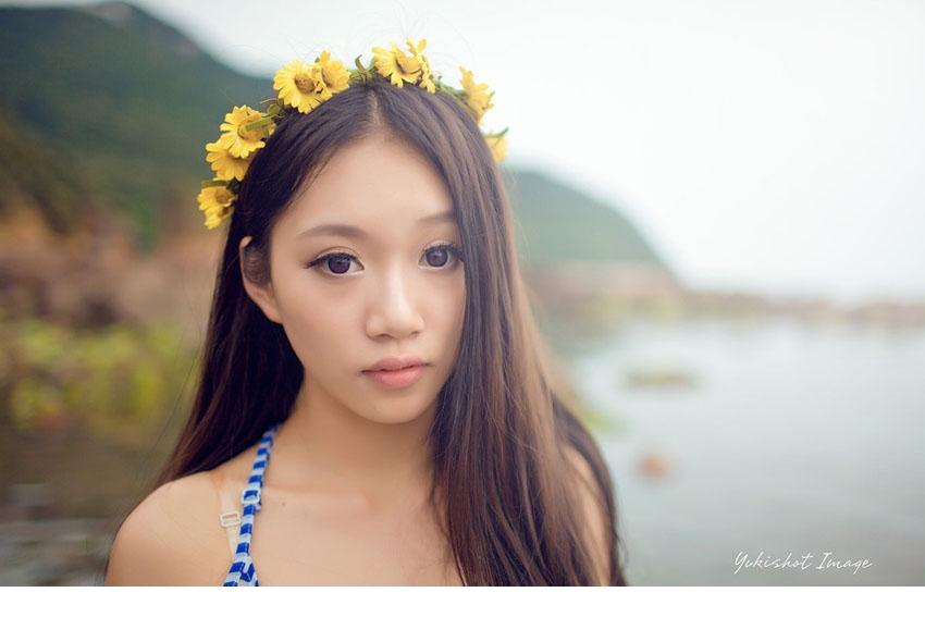 清纯俏皮女生青春可爱海边图片