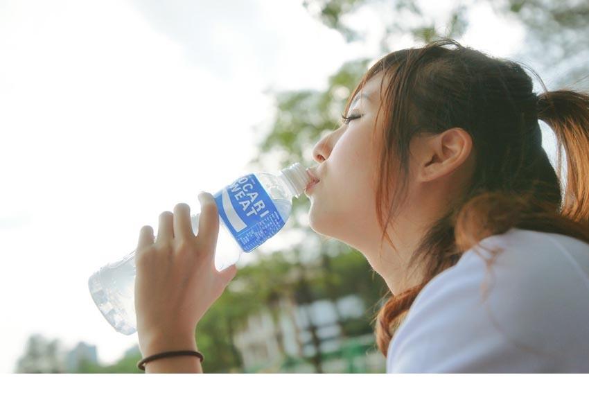 漂亮高中女生清纯性感美照