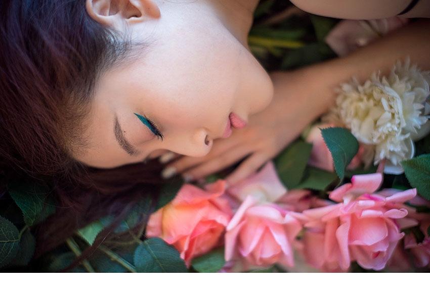 极品女黑色镂空内衣诱惑