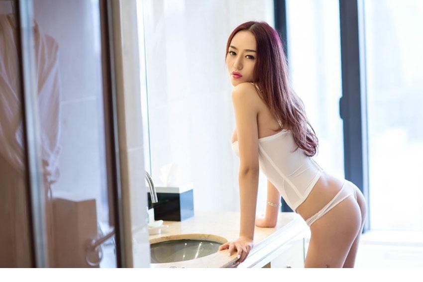 嫩模李美妍汹涌巨乳惹火写真