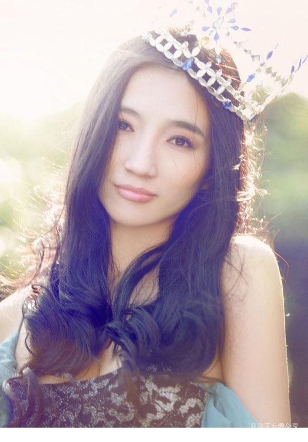 我的女神花纷飞中美丽的容颜