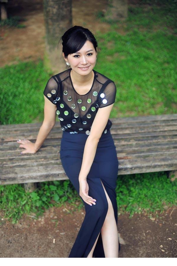 美女空姐叶婷玉优雅气质生活照