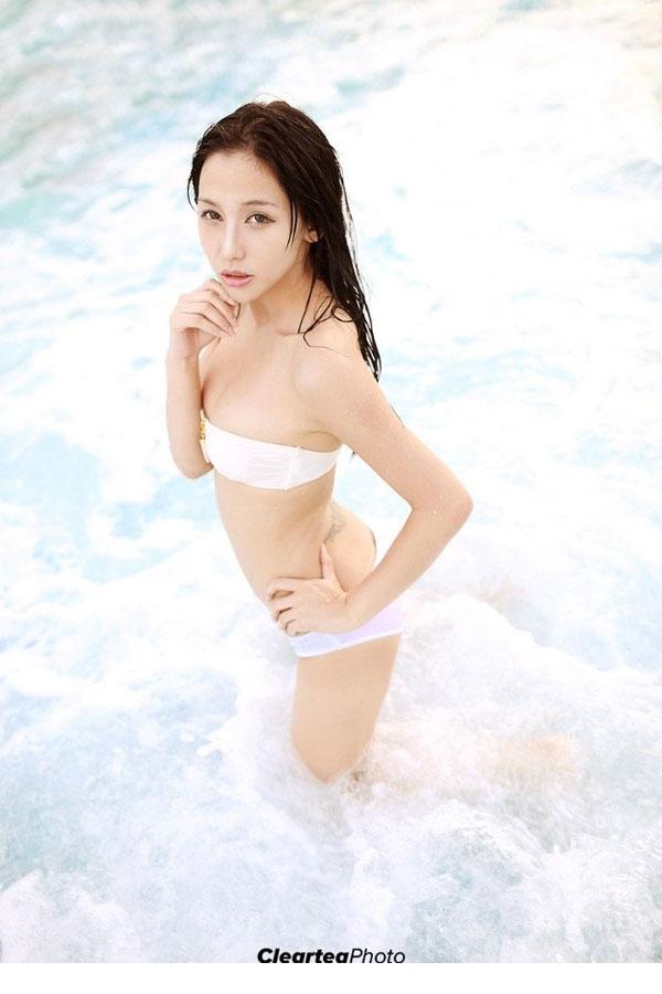 性感美女夏日比基尼欢乐水世界