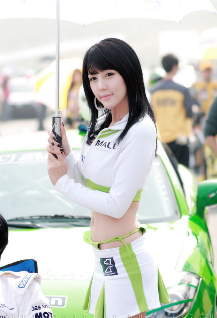 韩国妩媚车模李智友美女