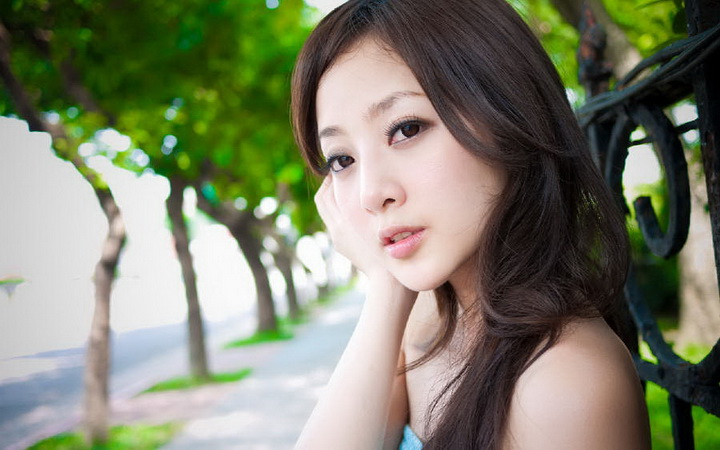 清晰气质养眼美女