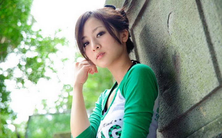 清晰气质养眼美女