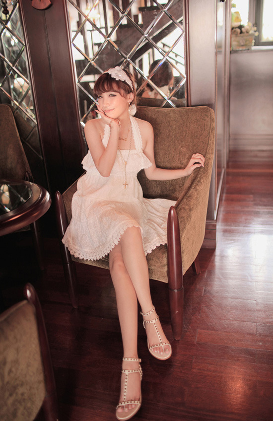 午后的华丽餐厅粉红可爱美女