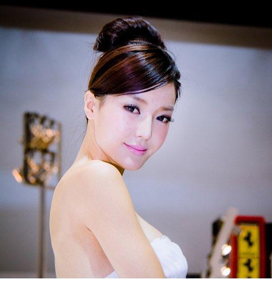 北京进口车展上的高贵气质美女车模