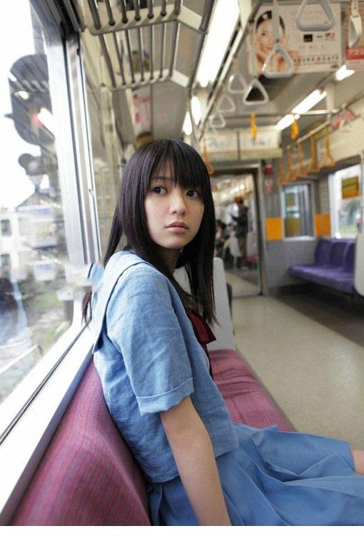 逢泽莉娜高中时代清纯可人的学生装